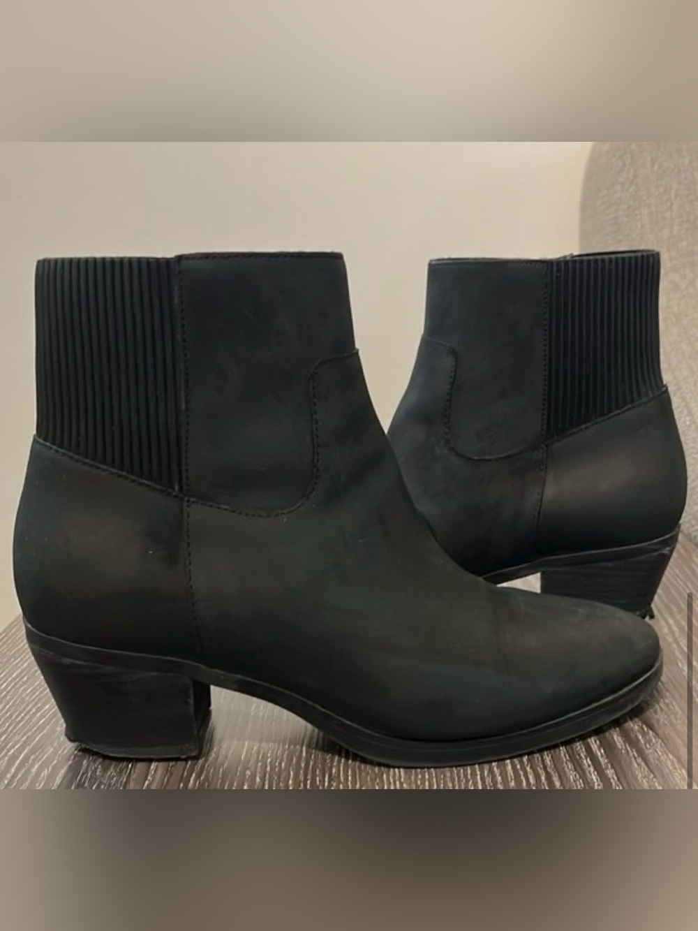 Vionic Shantelle Ankle Boots. Size 7.5W
